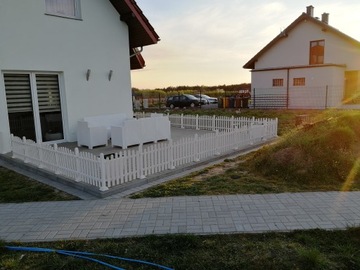 Забор-сороконожка с основаниями, отдельно стоящий сад