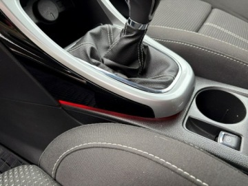 Opel Astra J Hatchback 5d 1.4 Turbo ECOTEC 120KM 2011 Opel Astra 1.4 turbo 120 KM Sportowe fotele Alu 18, zdjęcie 8