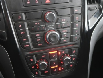 Opel Astra J Sports Tourer Facelifting 1.4 Turbo ECOTEC 140KM 2015 Opel Astra 1.4 T, Automat, Navi, Xenon, Klima, zdjęcie 11