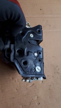 A4 B8 S4 ZÁMEK DVEŘE PRAVÝ ZADNÍ 6 PIN A5 Q5