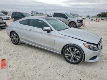 Mercedes Klasa C W205 2017 Mercedes-Benz Klasa C 2017 MERCEDES-BENZ C 300 4MATIC 2.0 Benzyna 241KM, zdjęcie 4
