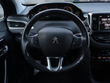 Peugeot 208 I Hatchback 5d Facelifting 1.2 PureTech 110KM 2017 Peugeot 208 1.2 PureTech, Klima, Klimatronic, zdjęcie 16