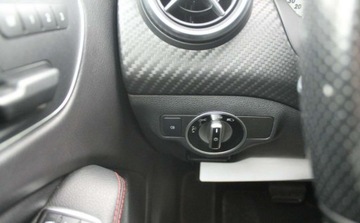 Mercedes Klasa A W176 Hatchback 5d 2.1 220 CDI BlueEFFICIENCY 170KM 2015 Mercedes-Benz Klasa A 2.1 Diesel 170KM, zdjęcie 17