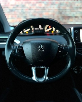 Peugeot 208 I Hatchback 5d Facelifting 1.2 PureTech 82KM 2017 Peugeot 208 Nawigacja Niski Przebieg Alu Gwarancja w cenie Warszawa VRVD, zdjęcie 27