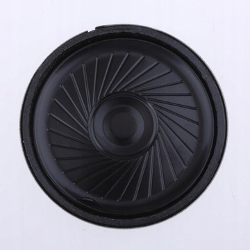 10 полнодиапазонных круглых динамиков мощностью 0,5 Вт и сопротивлением 8 Ом.