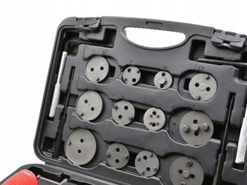 ZESTAW DO WYCISKANIA COFANIA TŁOCZKÓW HAMULCOWYCH 35el WALIZKA GEKO G02542