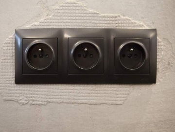 Белая кнопка для рольставен Simon54