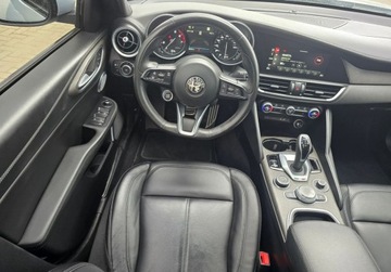 Alfa Romeo Giulia II Sedan Facelifting 2.0 Turbo 280KM 2023 Alfa Romeo Giulia 2,0 Benzyna 280 KM Q4 Veloce Ti Automat 4x4 GWARANCJA Za, zdjęcie 6