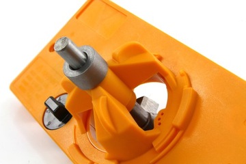 ШАБЛОН ДЛЯ СВЕРЛЕНИЯ ОТВЕРСТИЙ ПОД ПЕТЛИ 15-35мм 5 СВЕРЛ + УЖИН