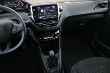 Peugeot 208 I Hatchback 5d Facelifting 1.2 PureTech 82KM 2017 Peugeot 208 1.2 PureTech, Klima, Klimatronic, zdjęcie 7