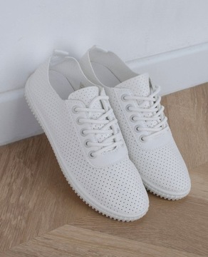 БЕЛЫЕ КОЖАНЫЕ АЖУРНЫЕ КРОССОВКИ 38
