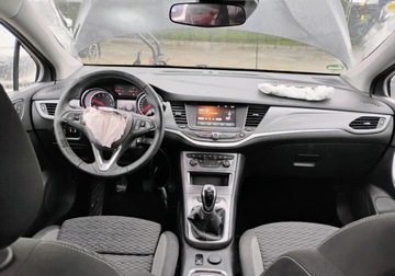 Opel Astra K Sportstourer Facelifting 1.2 Turbo 110KM 2020 Opel Astra 122020r, 1.2 Benzyna. Uszkodzony przod i lewy bok. Jezdzi, zdjęcie 5