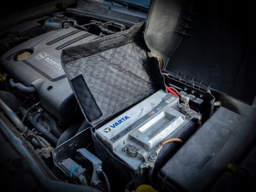 Крышка аккумуляторного отсека С, размер 29х18х20.