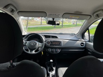 Toyota Yaris III Hatchback 5d 1.0 VVT-i 69KM 2013 Toyota Yaris Toyota Yaris 1.0 69KM Salon PL 022014 Benzyna 69KM, zdjęcie 9