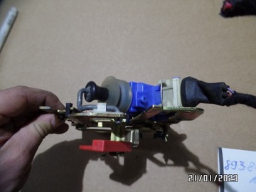 ZÁMEK DVEŘE ZADNÍ LEVÝ VW CADDY II SEAT INCA