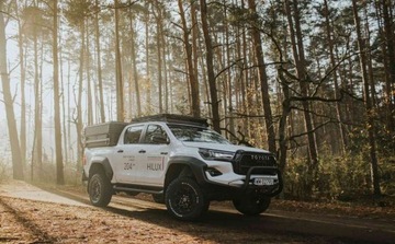 Toyota Hilux VIII Podwójna kabina Facelifting 2024 2.8 D-4D 204KM 2025 Toyota Hilux Zawieszenie Old Man Emu Wyciagarka Warn Oswietlenie Lazer N, zdjęcie 5