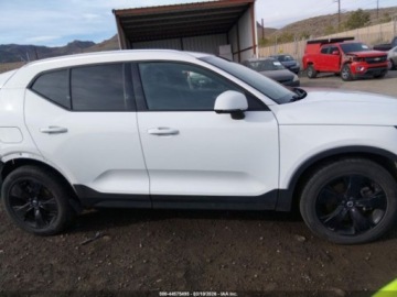Volvo XC40 Crossover 2.0 T5 247KM 2020 Volvo XC 40 T5 Momentum 2020 2.0 Benzyna 248KM, zdjęcie 6