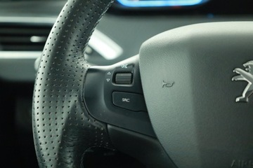 Peugeot 2008 I SUV Facelifting 1.2 PureTech 110KM 2019 Peugeot 2008 1.2 PureTech, Salon Polska, zdjęcie 12