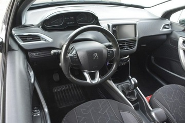 Peugeot 2008 I SUV Facelifting 1.2 PureTech 82KM 2017 Peugeot 2008 1.2 doinwestowany Android Auto Car, zdjęcie 16