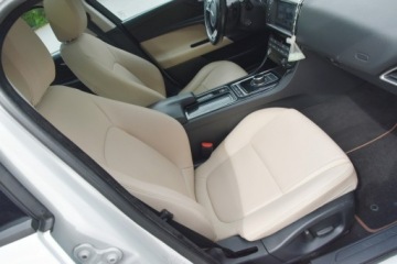 Jaguar XE Sedan 2.0 i4 250KM 2018 Jaguar XE 25T 2.0T 250KM 2018r. Skóra Panorama, zdjęcie 21