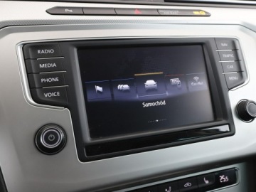 Volkswagen Passat B8 Variant 1.4 TSI BlueMotion Technology ACT 150KM 2016 Volkswagen Passat Comfortline 150KM navi PDC, zdjęcie 22
