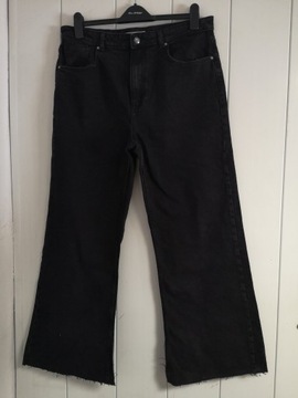 Bershka jeansy z prostymi nogawkami i rozcięciami od wewnątrz 44