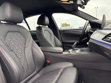BMW Seria 5 G30-G31 Limuzyna Facelifting 2.0 518d 150KM 2023 BMW 518 BMW 518d 150 KM NISKI PRZEBIEG !!! M-Pakie, zdjęcie 18