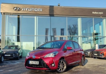 Toyota Yaris III Hatchback 5d Facelifting Hybrid 100KM 2017 Toyota Yaris Hybrid 2017 1.5 100KM Automat 35.967km Salon PL Bezwyp 1wl