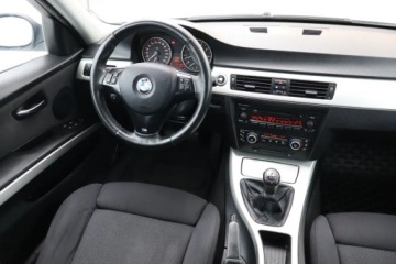 BMW Seria 3 E90-91-92-93 Touring E91 2.0 318i 129KM 2006 BMW 3 318 i, Klima, Klimatronic, Tempomat, zdjęcie 6