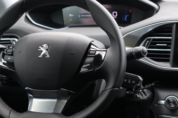 Peugeot 308 II Hatchback Facelifting 1.2 PureTech 110KM 2021 Peugeot 308 1.2 PureTech, Navi, Klima, zdjęcie 16