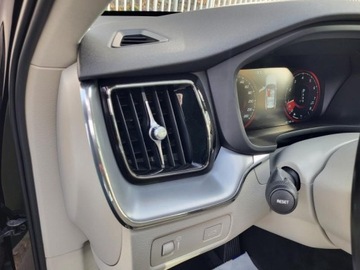 Volvo XC60 II Crossover T6 320KM 2018 VOLVO XC60 II T6 2.0l benzyna 310KM * Momentum * Dokumentacja *Zadbany, zdjęcie 5