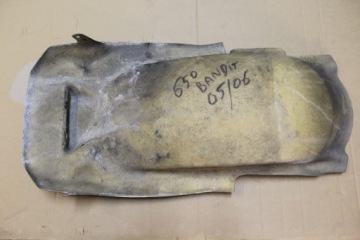 GSF 650 BANDIT 05-06 ОБТЕКАТЕЛЬ НАКЛАДКА КРЫЛО ЗАДНЯЯ ПАНЕЛЬ КРЕПЛЕНИЯ