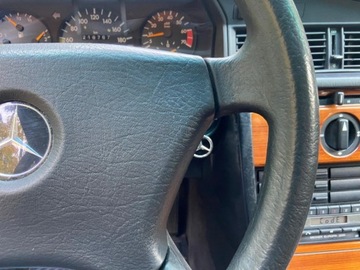 Mercedes 190 1.8 i 109KM 1993 Mercedes-Benz W201 (190) Mercedes Benz 190 1.8 Super Stan 1.8 Benzyna 109KM, zdjęcie 16