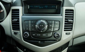 Chevrolet Cruze 2011 Chevrolet Cruze 1.6 benzyna 113KM sedan klimatyzacja hamulce i opony bdb, zdjęcie 16