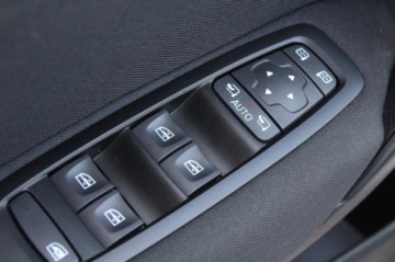 Renault Megane IV Hatchback 5d  Facelifting 1.3 TCe 140KM 2022 Renault Megane EVOLUTION, zdjęcie 6