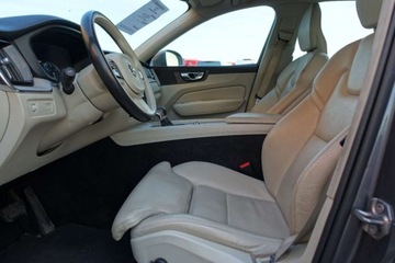 Volvo XC60 II Crossover D4 190KM 2018 Volvo XC 60 Inscription D4 AWD tempomat czujniki skora klima 2stref F, zdjęcie 10