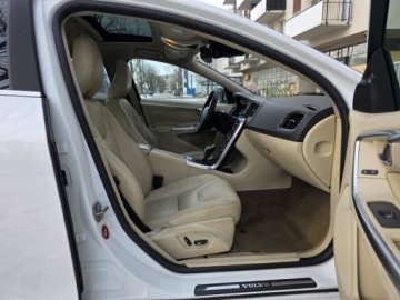 Volvo S60 II Sedan Facelifting 2.0 T5 DRIVE-E 245KM 2015 VOLVO S60 II Premium Plus T5, 2.0l benzyna 245KM Dokumentacja pochodzenia, zdjęcie 29