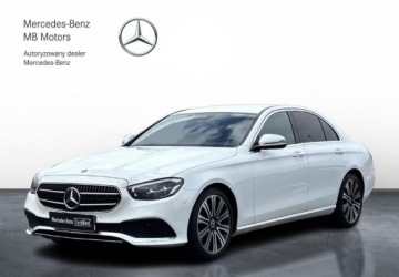 Mercedes Klasa E W213 Limuzyna 2.0 220d 194KM 2020 Mercedes-Benz Klasa E E220 4matic Od dealera Kamera cofania LED Martwe Pole