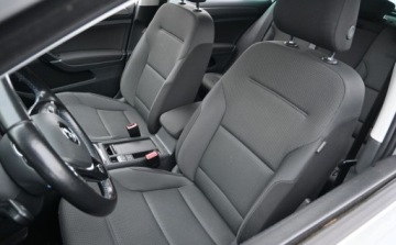 Volkswagen Golf VII e-Golf Facelifting Electro 136KM 2018 Volkswagen Golf 136 KM FULL LED Nawigacja Serwisowany Zarejestrowany 136KM, zdjęcie 25