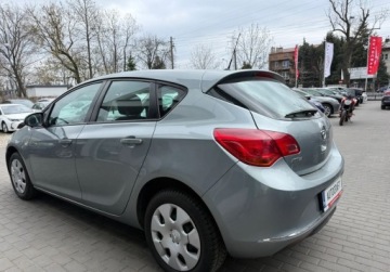 Opel Astra J Hatchback 5d Facelifting 1.6 Twinport ECOTEC 115KM 2015 Opel Astra salon Polska , I wlasciciel, kamera cofania 1.6 Benzyna 115KM, zdjęcie 8