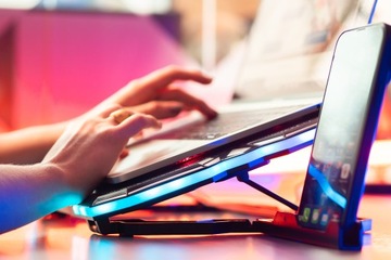 ПОДСТАВКА ОХЛАЖДАЮЩАЯ ПОДСТАВКА ДЛЯ НОУТБУКА LED RGB USB