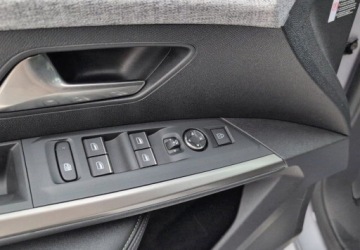 Peugeot 5008 III 2025 Peugeot 5008 1.2 PureTech mHEV GT SS e-DCS6 SalonPL FVat Nowy Model Od Reki, zdjęcie 13