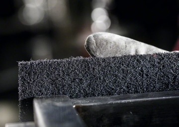 BOSCH EXPERT Рулон флизелина N880 для ручного шлифования 150 мм х 10 м,