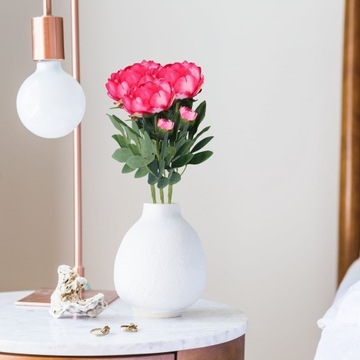 ИСКУССТВЕННЫЕ ЦВЕТЫ, пионы, букет на кладбище, листья в вазе, как настоящие, большие.