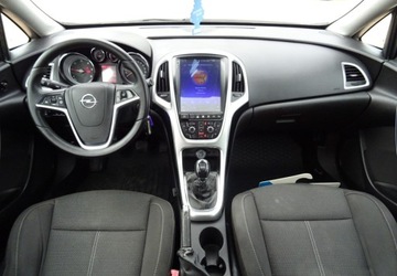 Opel Astra J Sports Tourer Facelifting 1.7 CDTI ECOTEC 110KM 2013 Opel Astra 1.7d-klimatron-duze radio-alu-0placony 1.7 Diesel 110KM, zdjęcie 5