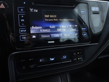 Toyota Auris II Touring Sports Facelifting 1.33 Dual VVT-i 99KM 2017 Toyota Auris 1.3 Dual VVT-i, Salon Polska, zdjęcie 11