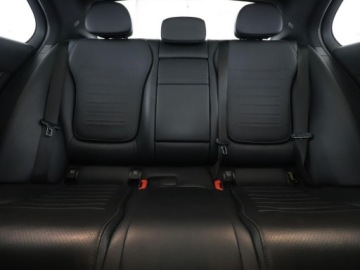 Mercedes Klasa C W206 Limuzyna Plug-in 2.0 300e 313KM 2021 Mercedes C 300 PHEV full LED skóra/alcantara, zdjęcie 17