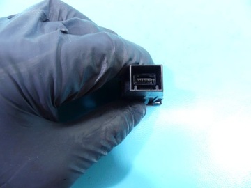 HNÍZDO USB MITSUBISHI OUTLANDER III 12-15