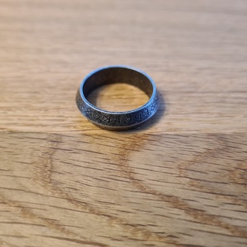 SKOŚNA NORDYCKA OBRĄCZKA SYGNET PIERŚCIEŃ PIERŚCIONEK Z RUNAMI RUNY R25