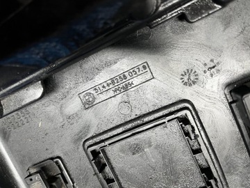 BMW E53 X5 LAMPA POLSTROVÁNÍ 8258057